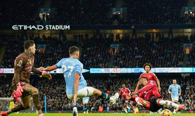 德信体育app下载-曼城客场逆转胜利，展现实力