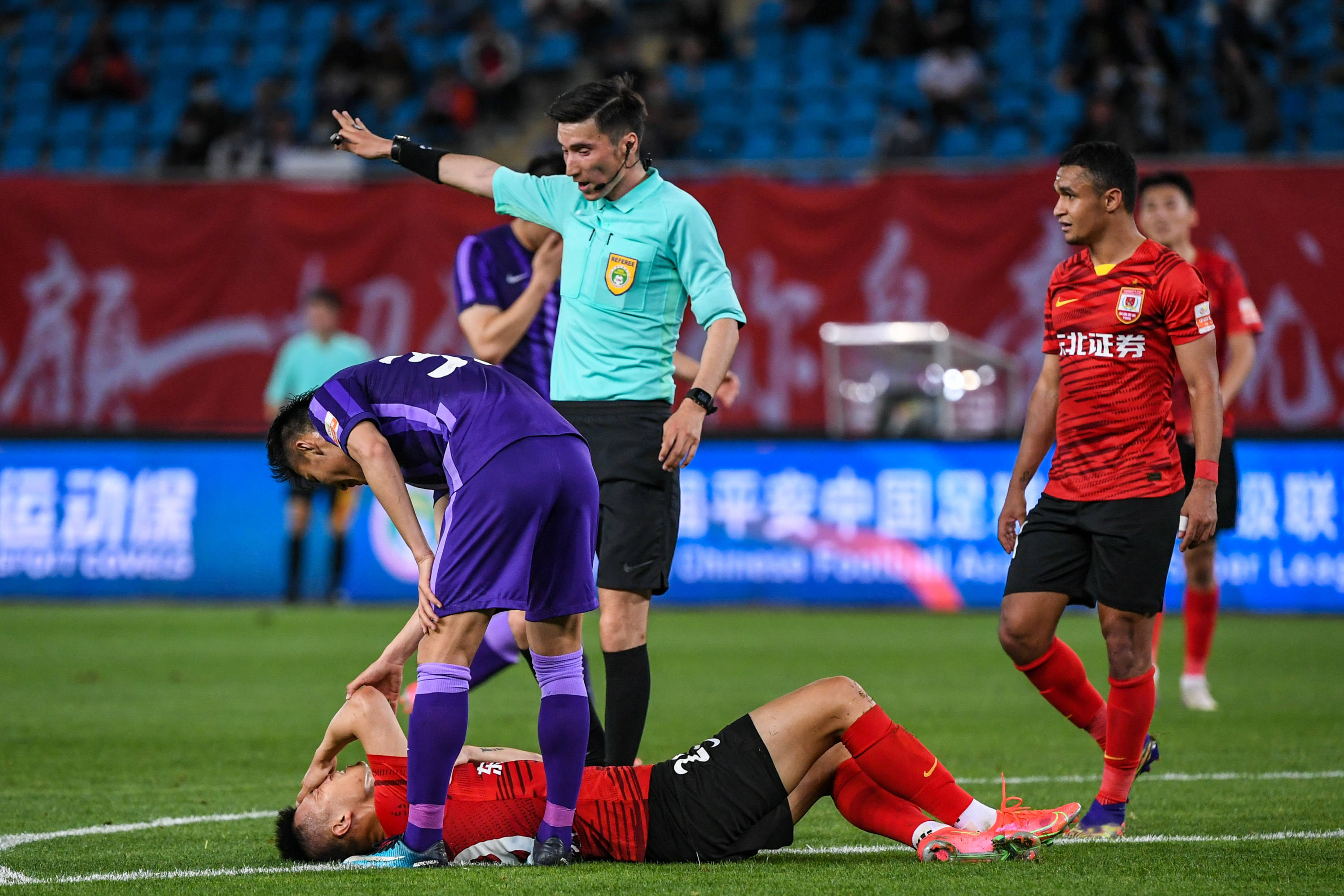 广州富力主场战平长春亚泰,难分胜负 广州富力主场战平长春亚泰,难分胜负