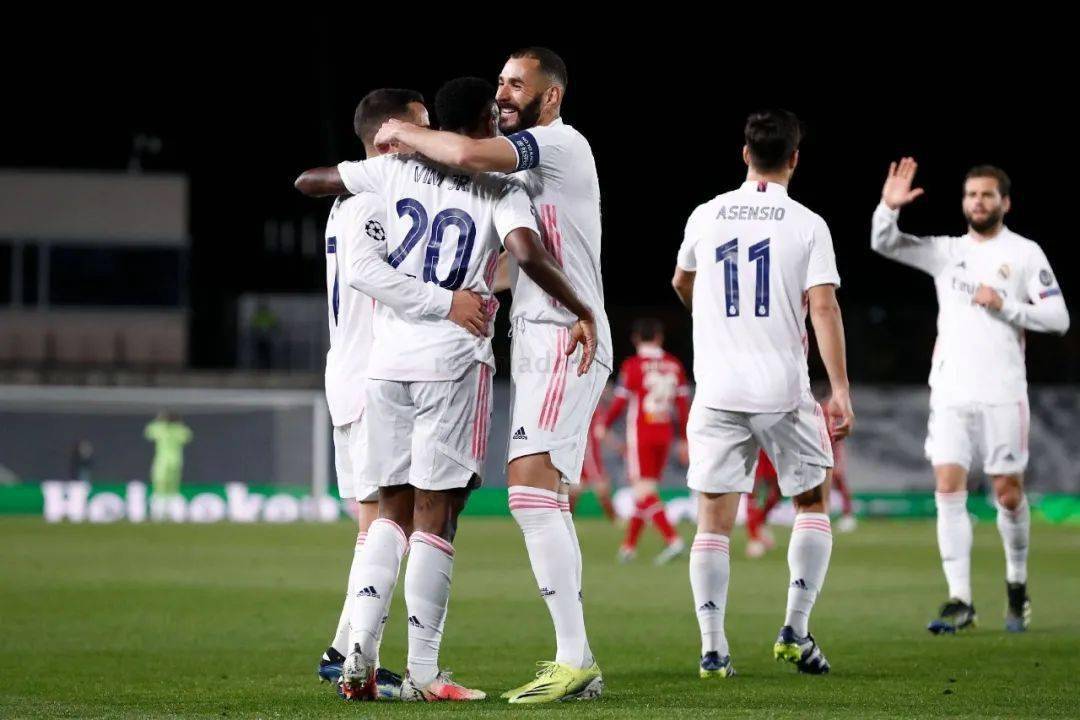 德信官网下载-皇家马德里逼平埃瓦尔，卢卡斯·巴斯克斯梅开二度