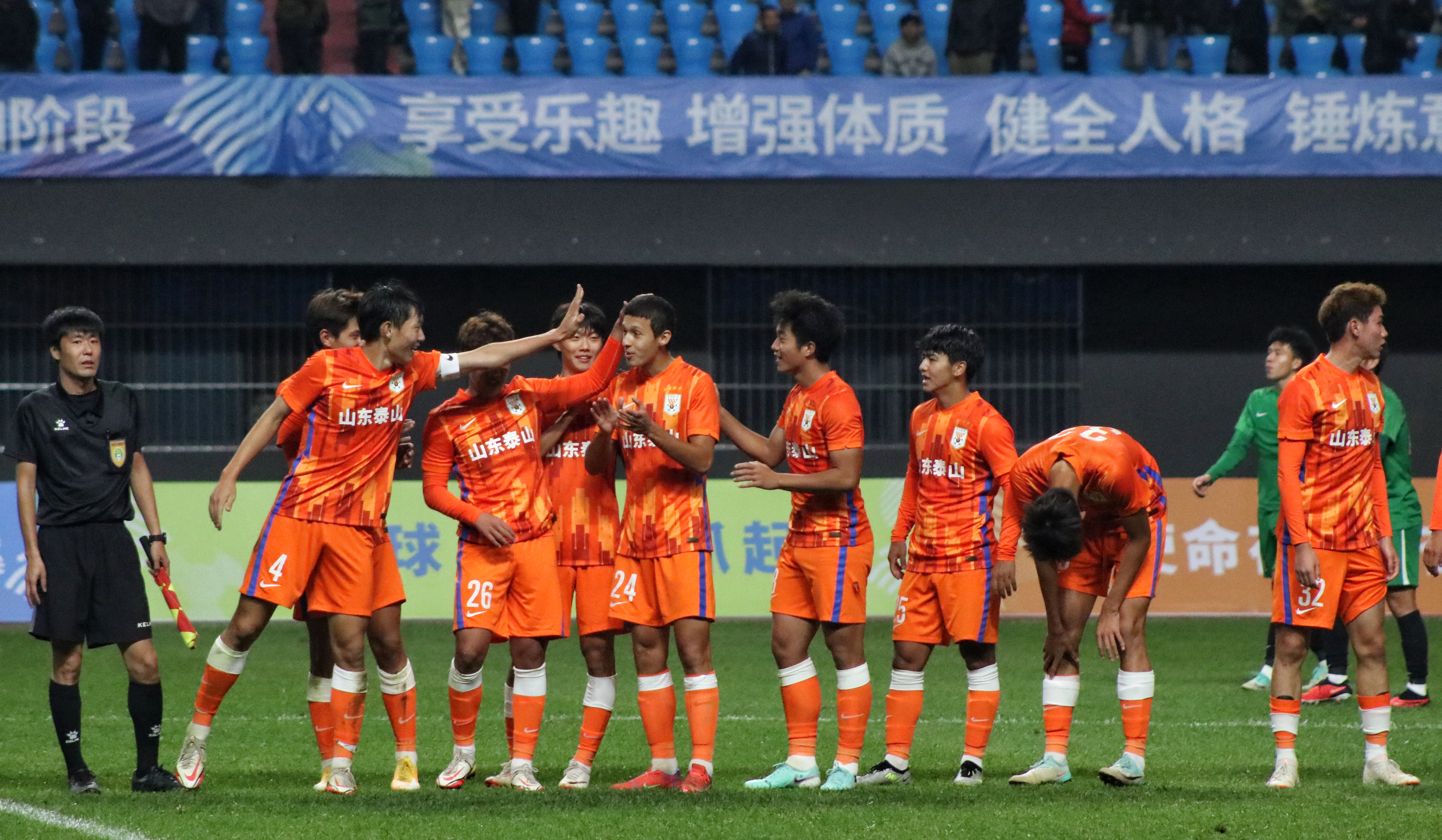 德信app下载-苏宁易购客场战平山东鲁能，保持不败