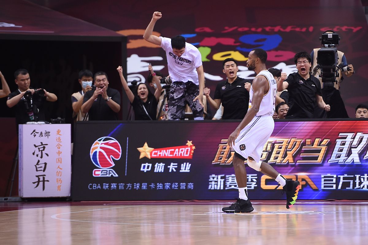 德信体育app下载-比拼技术！球员们展现出色表现争夺胜利