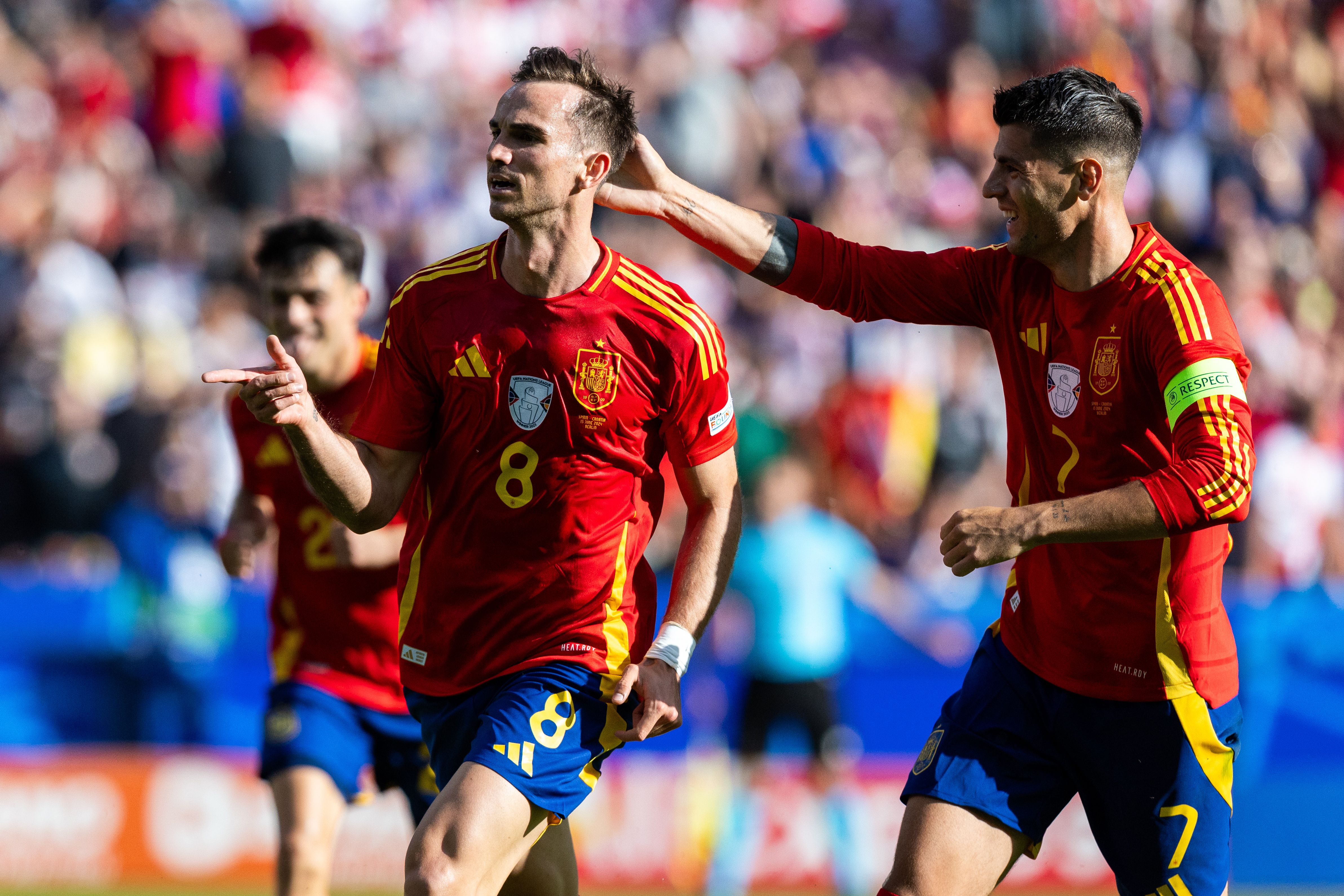 德信体育-双方交锋！西班牙足球联赛一幕激情对抗