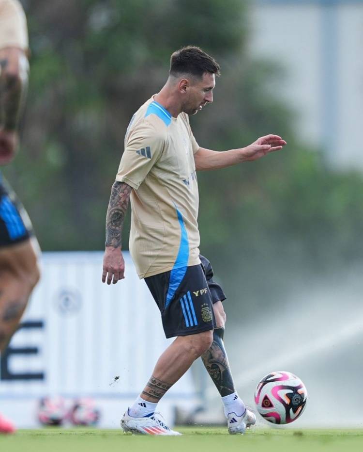 德信体育app下载-斯特拉斯堡球队备战凯尔，发布最新训练照片