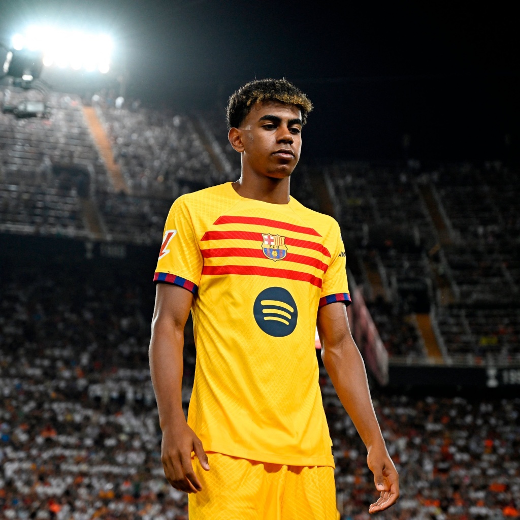 德信体育app下载-瓦伦西亚连胜收官，豪取积分榜冠军