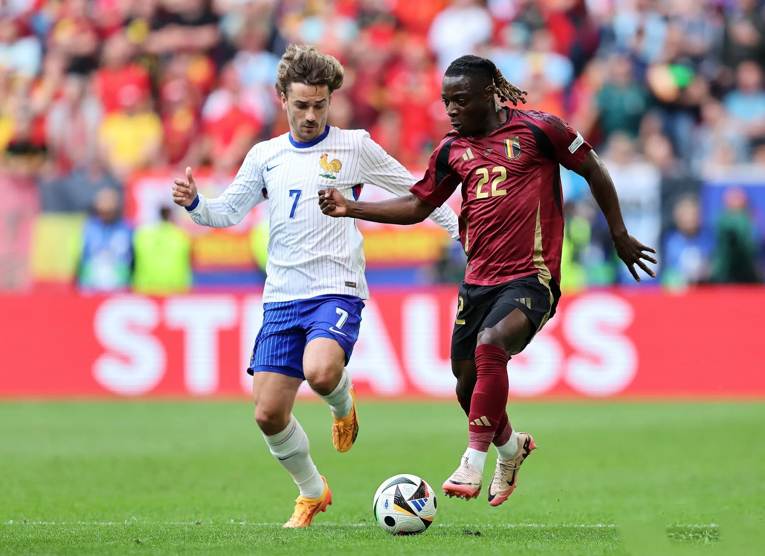 德信app-法国队凭借进球数优势晋级，匈牙利队无缘下一轮