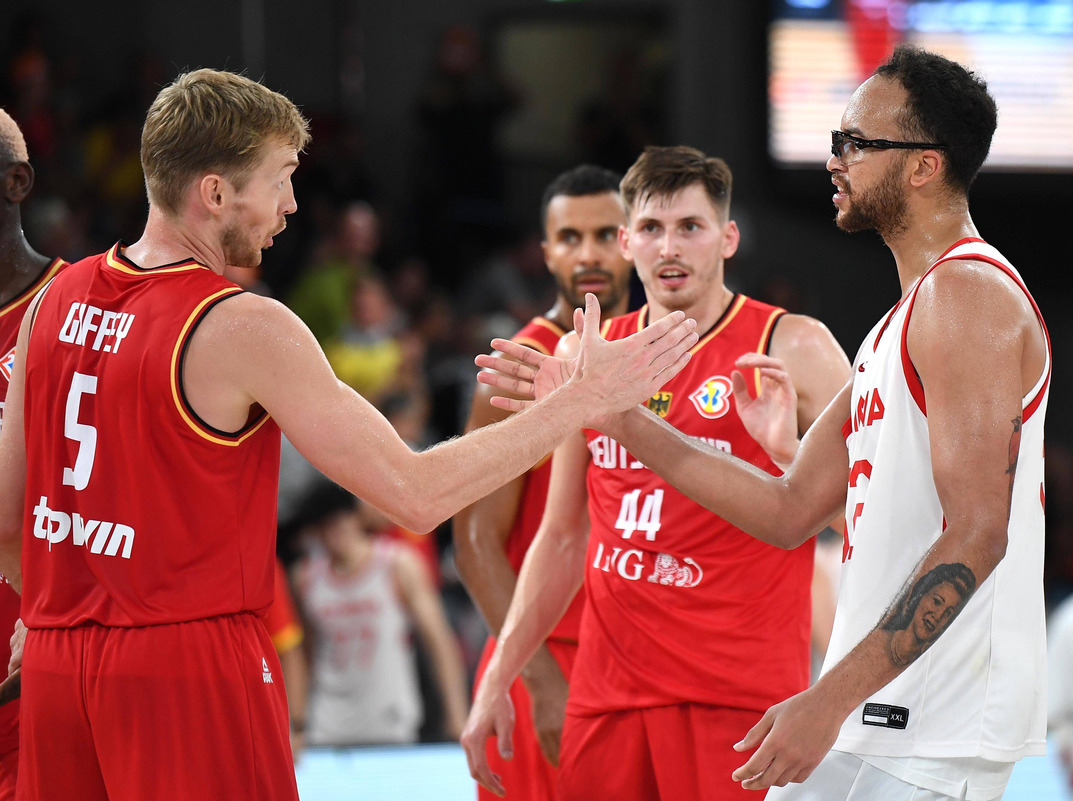 德信体育app下载-德国超级杯决赛现场迎来球迷狂欢