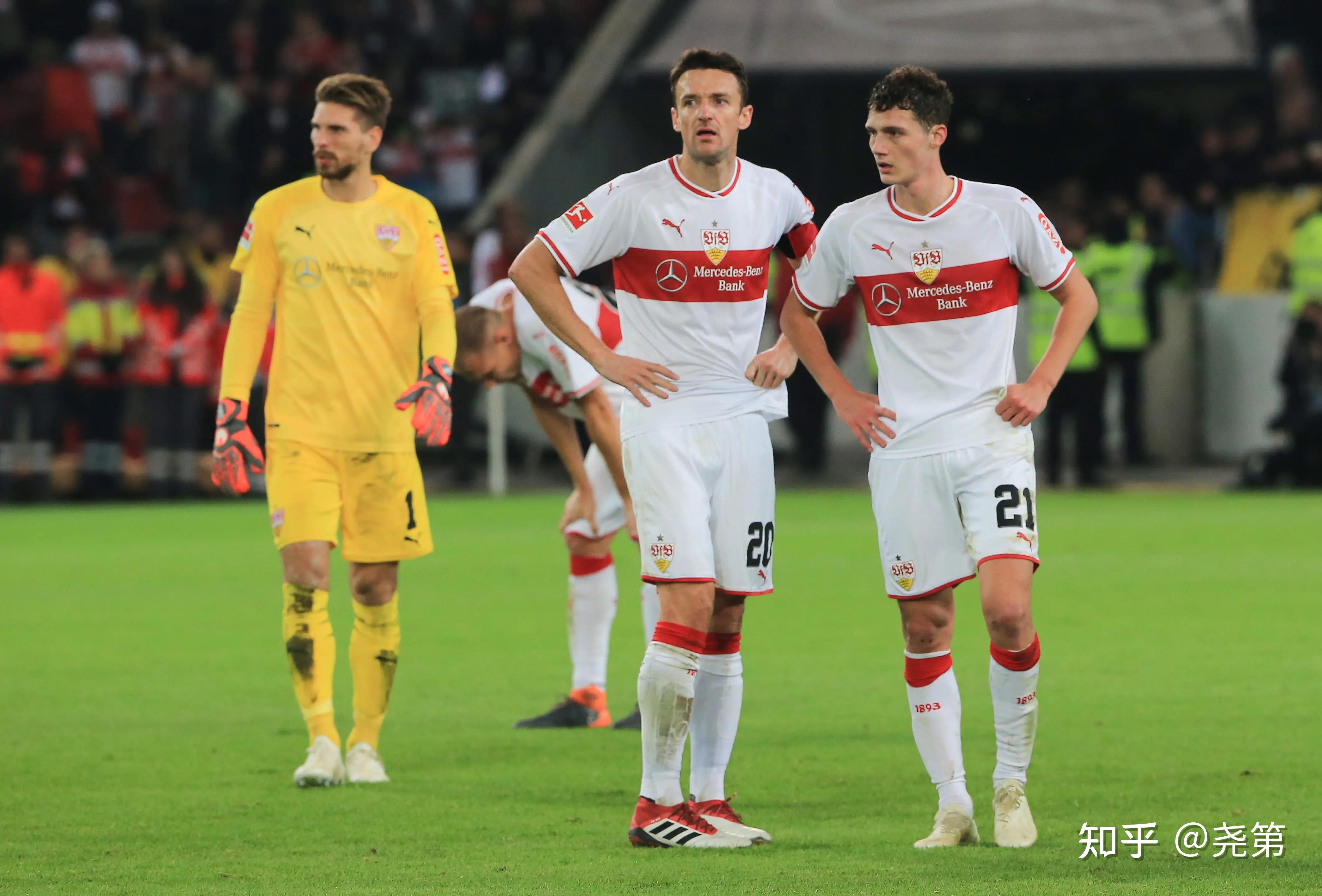 德国超级杯决赛现场迎来球迷狂欢 德国超级杯决赛现场迎来球迷狂欢