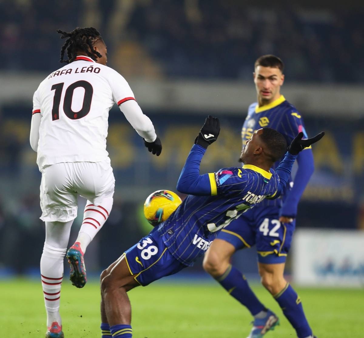 德信app-维罗纳球队备战下场关键比赛