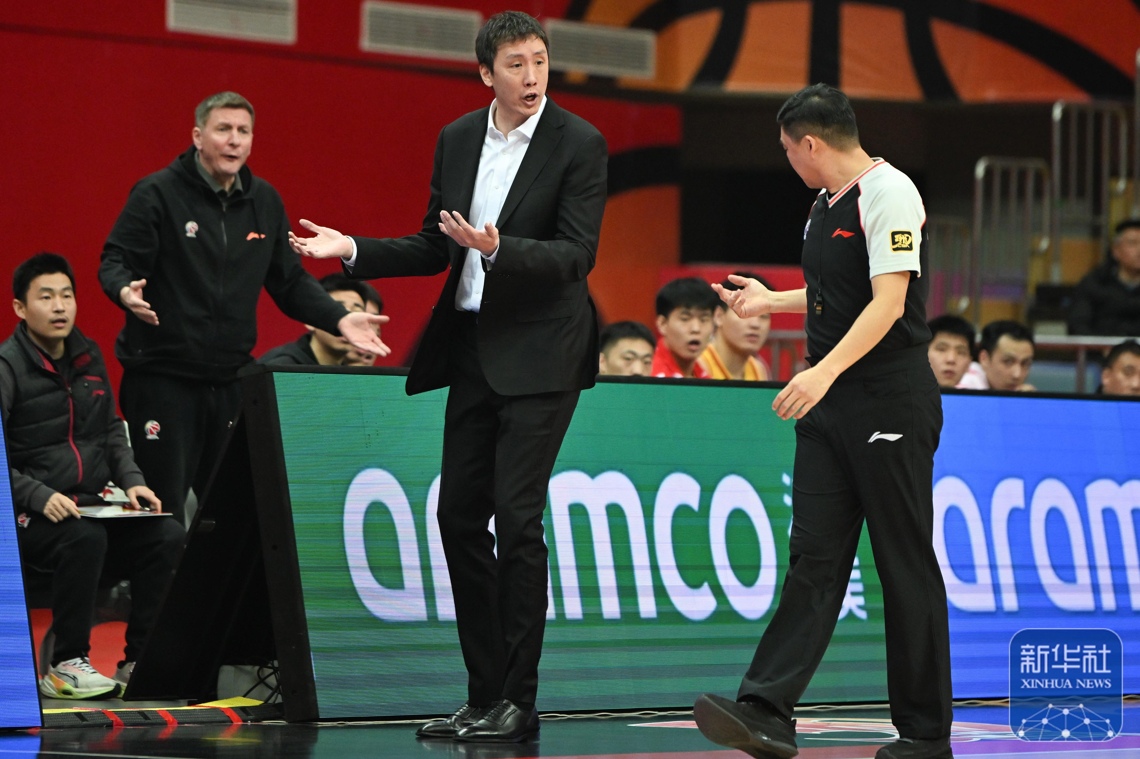 德信体育-球员们在比赛中展现出高超技术，赢得掌声