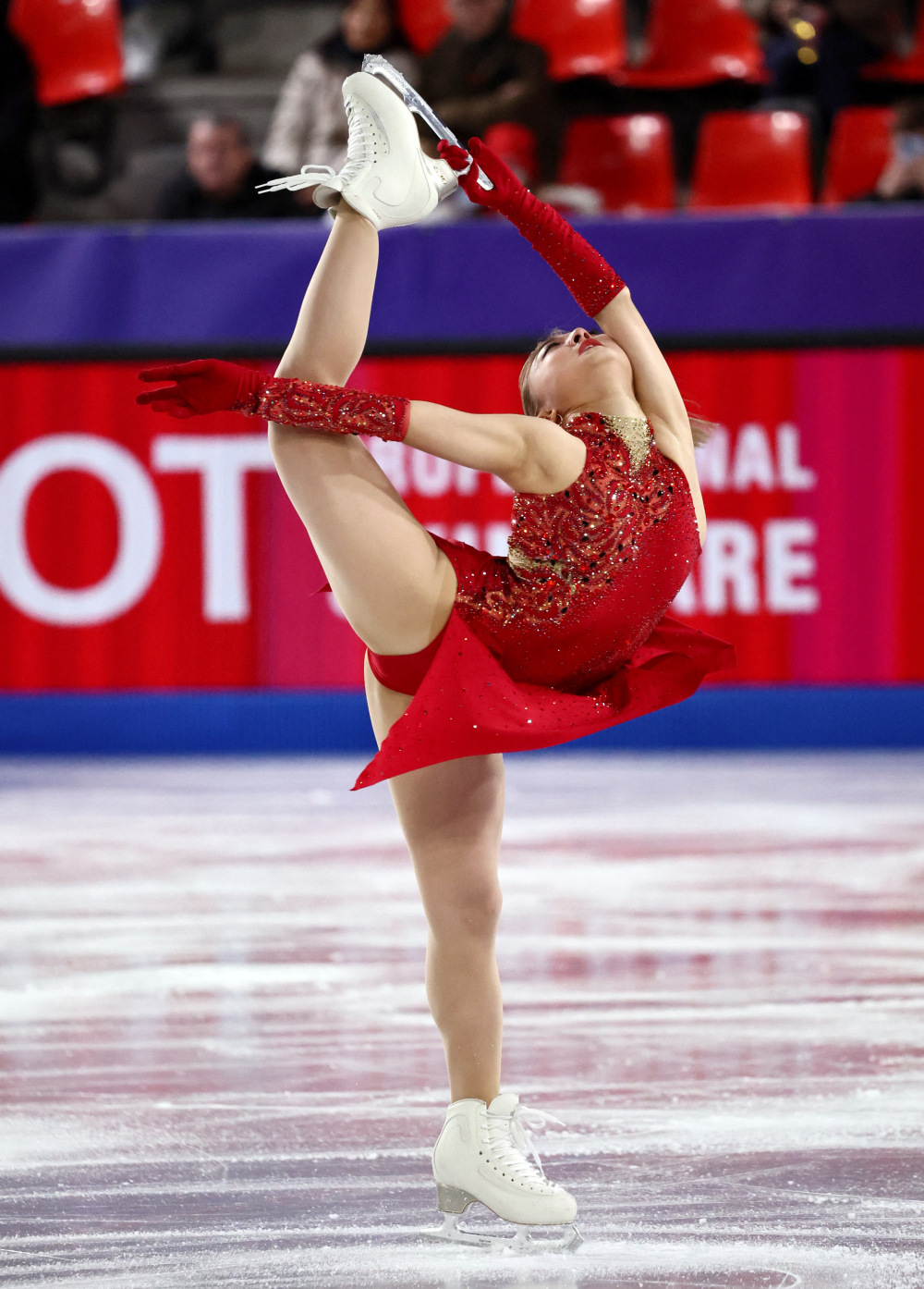 德信体育-全球选手齐聚赛场，争夺殊荣