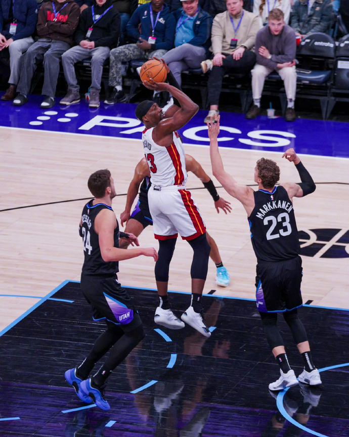 德信体育app下载-热火横扫对手，展现出色团队配合！