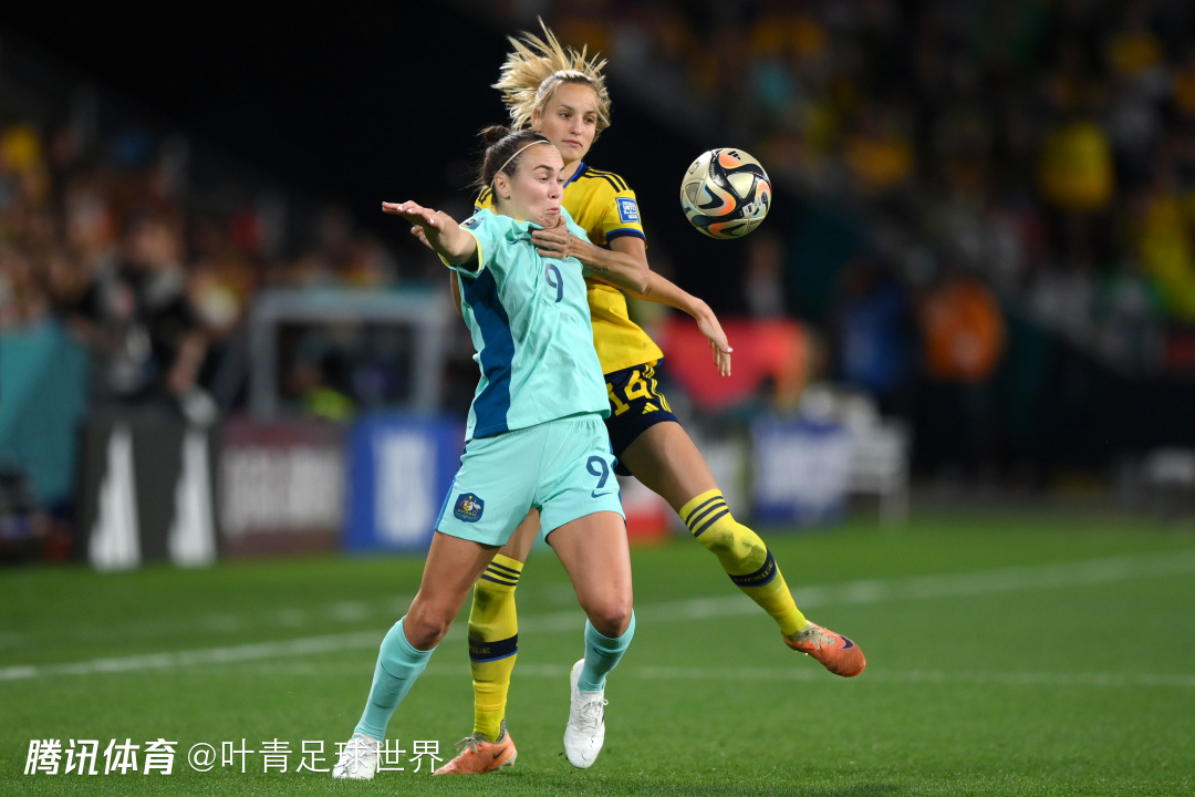 德信app下载-体育竞技场中，女足选手敢于拼搏！