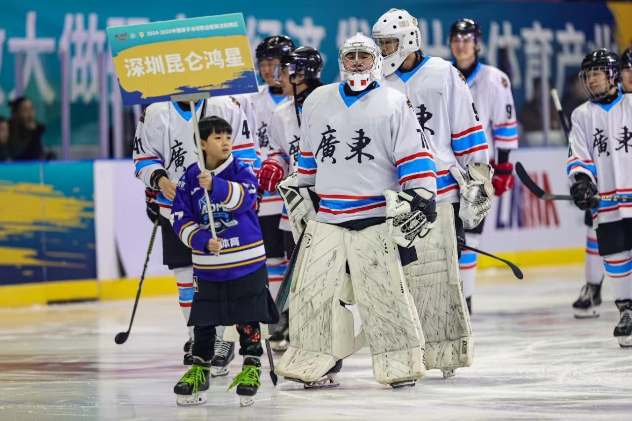 德信体育-冰岛队员顽强拼搏，成功晋级