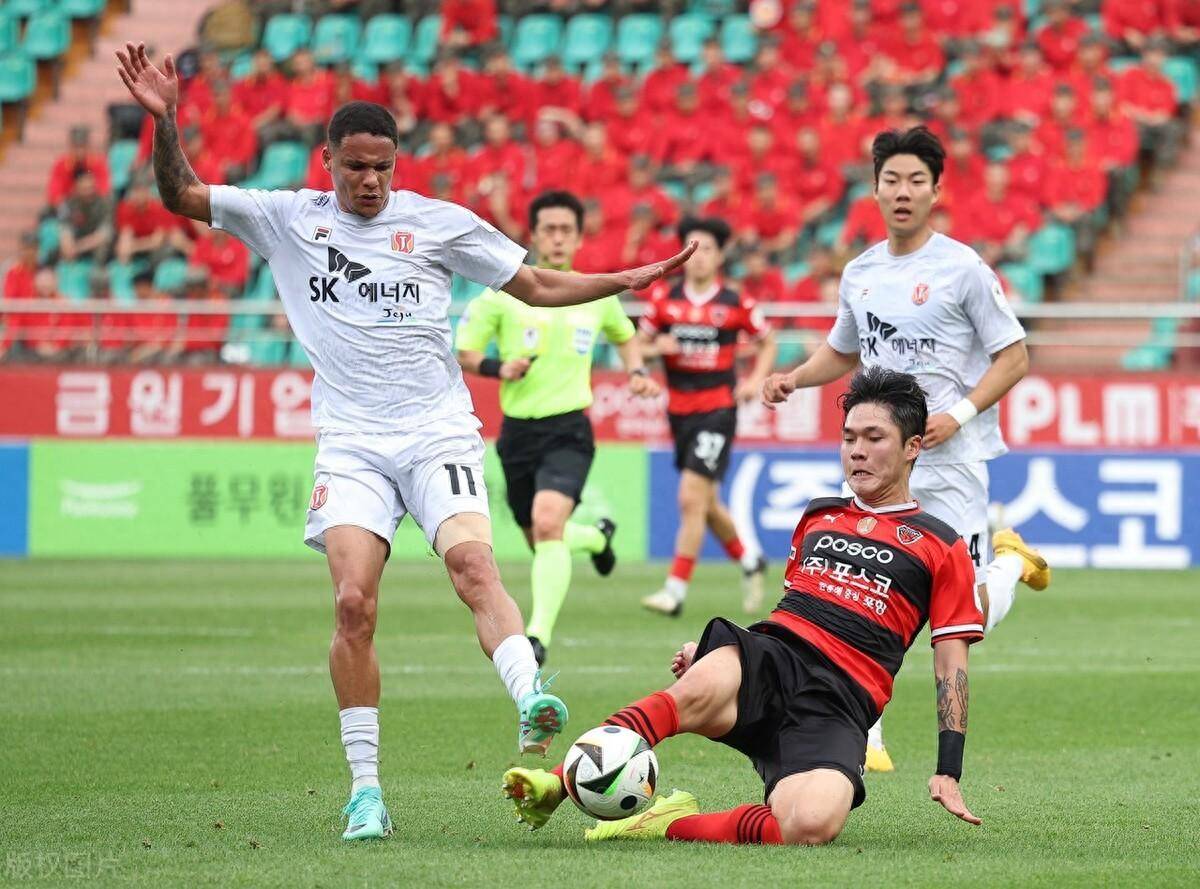 水原三星与浦项制铁:一场激烈交锋 水原三星与浦项制铁:一场激烈交锋