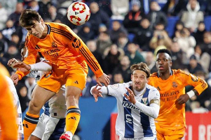 德信app-曼城客场击败贝西克泰斯，保持小组第一