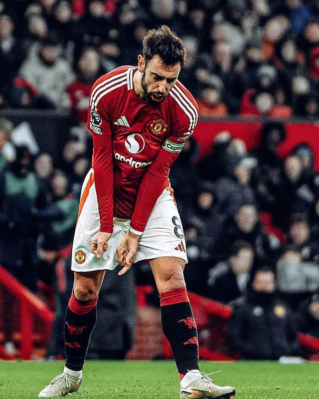 德信体育app下载-曼联遭遇惨败，输球难掩低迷状态