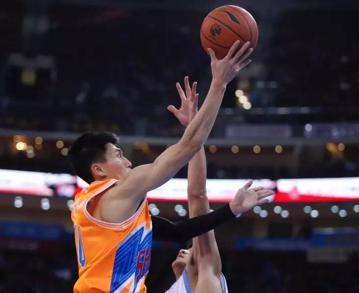 重庆篮球队惊险获胜暨赢得第一场 重庆篮球队惊险获胜暨赢得第一场