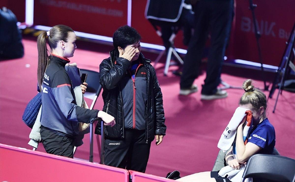 德信app-卢森堡选手在跳水比赛中圆梦，泪洒赛场