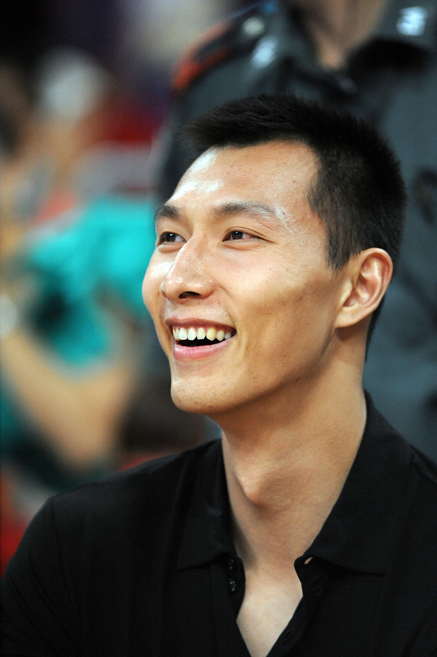 德信体育-广东男篮进军总决赛，易建联称霸篮坛