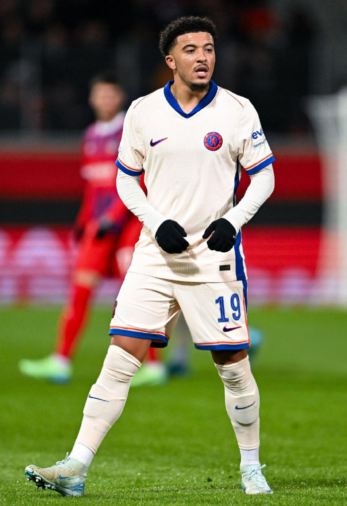 德信app-多特蒙德狂胜：桑乔穿衬衫，他神－佐突入神事球队