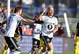 德信app-落魄不堪!达伦主教练调整错失,平分秋色