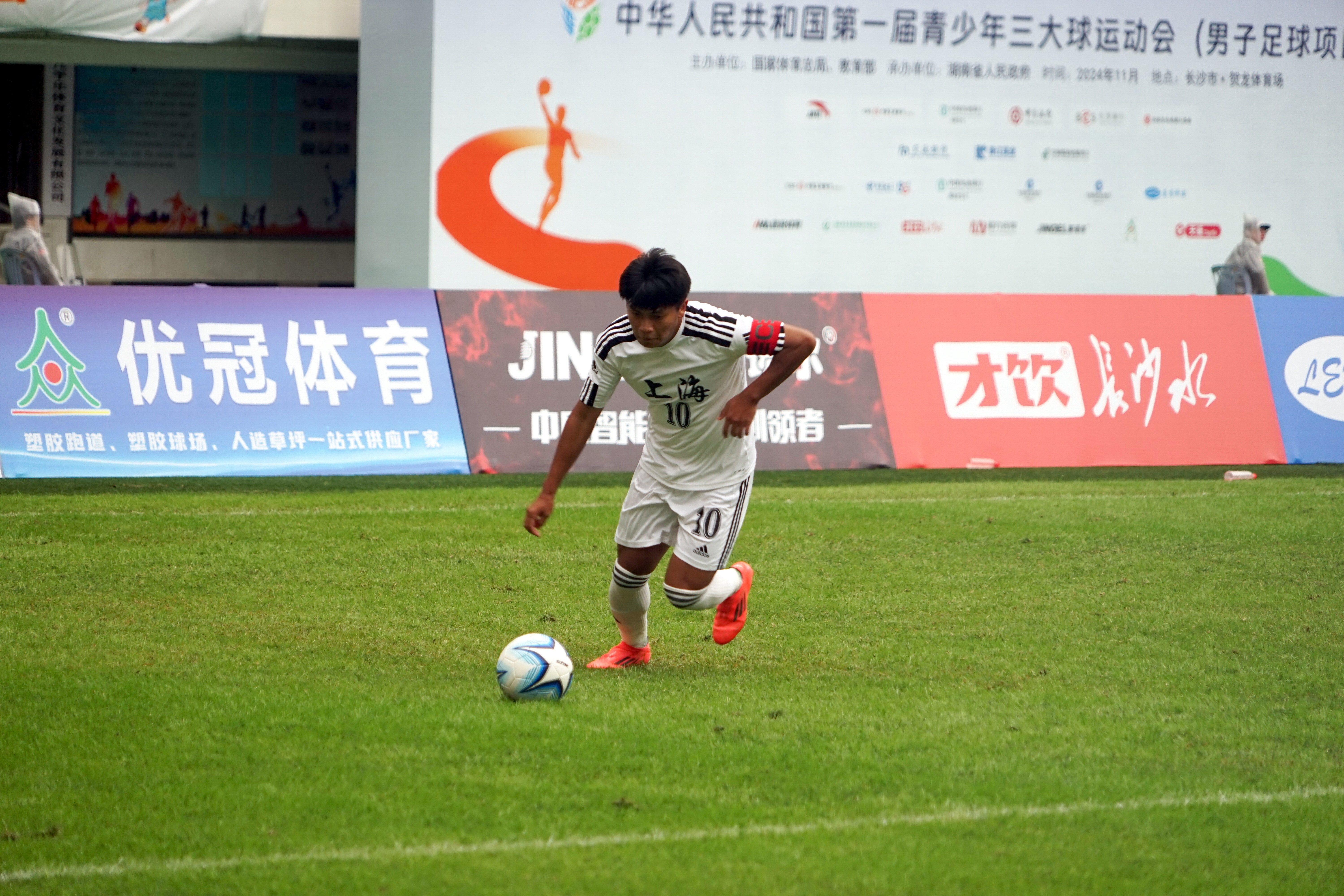 德信官网下载-上海队主力球员发挥出色，各项数据领跑