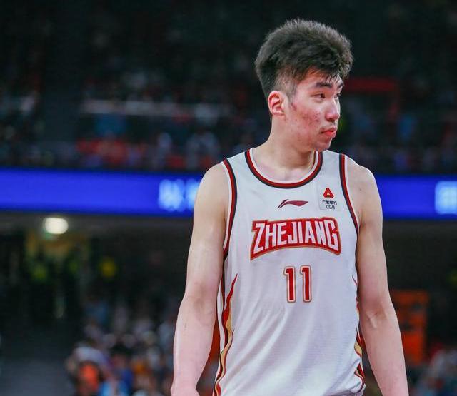 罗马后防固若金汤,阻止对手得分机会 罗马后防固若金汤,阻止对手得分机会