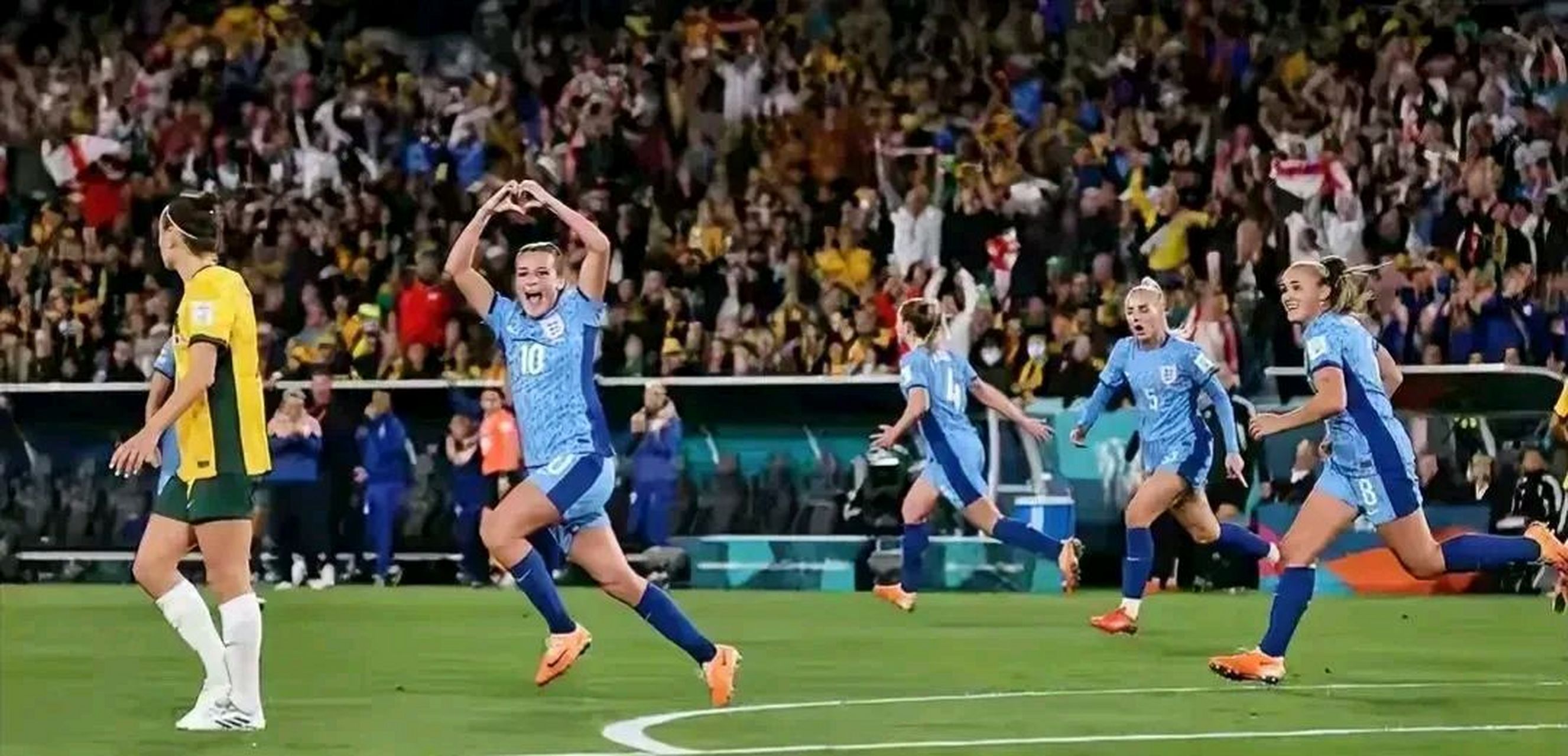 德信app-英格兰女足队员勇夺胜利，赢得晋级资格