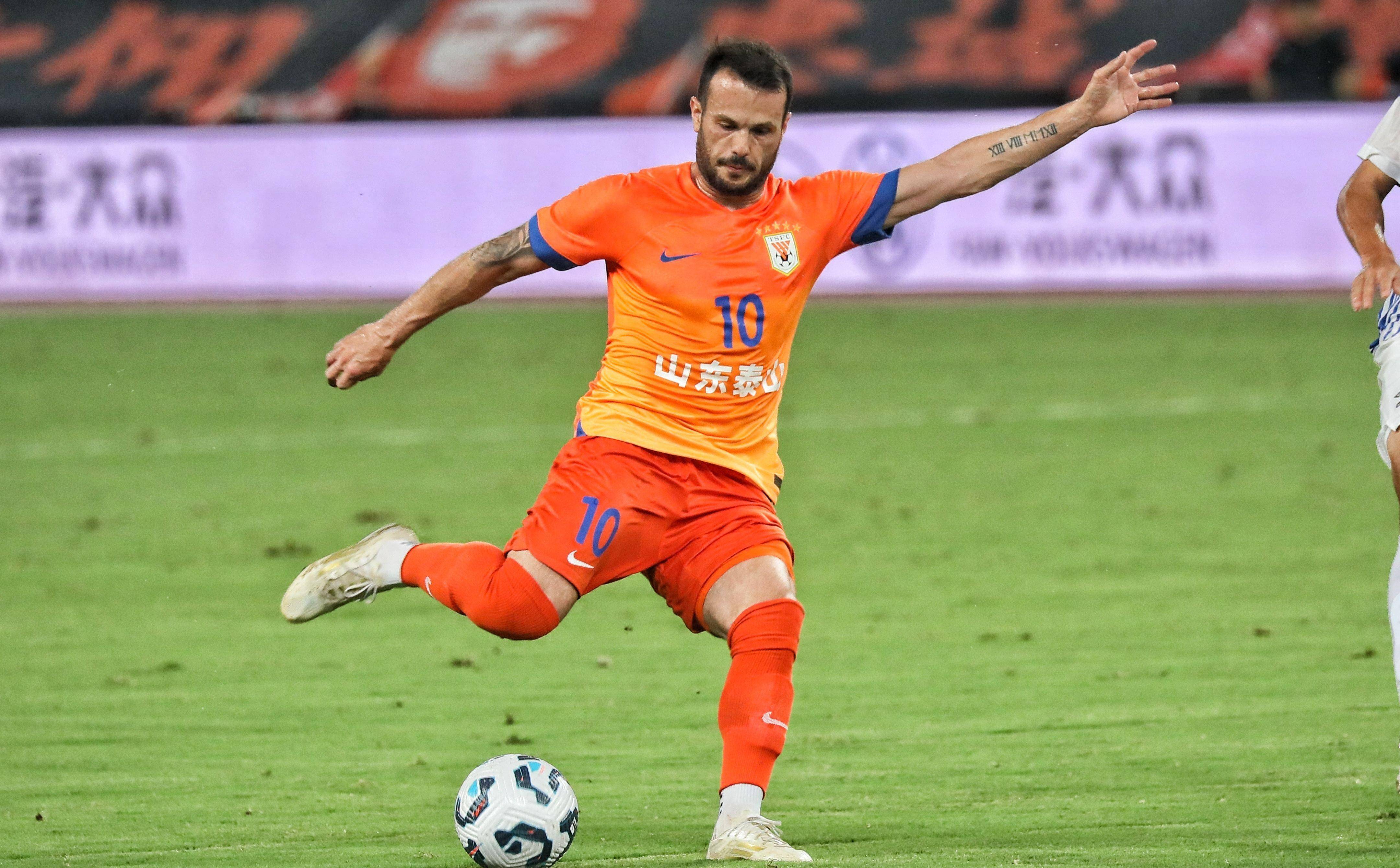 德信app下载-阿联酋球队庆祝成功晋级，亚冠淘汰赛不败