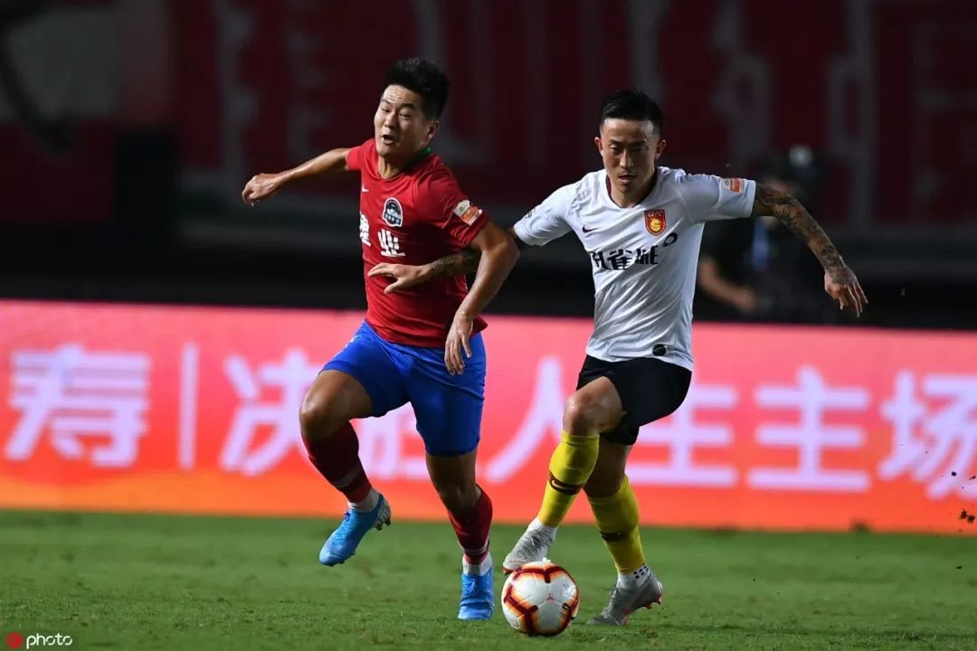 河南建业vs河北华夏幸福，谁能赢得北方宝座？