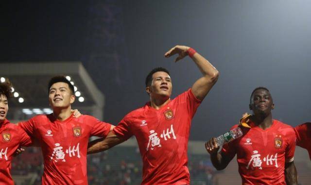 广州队逆转胜利，夺得第一场胜利