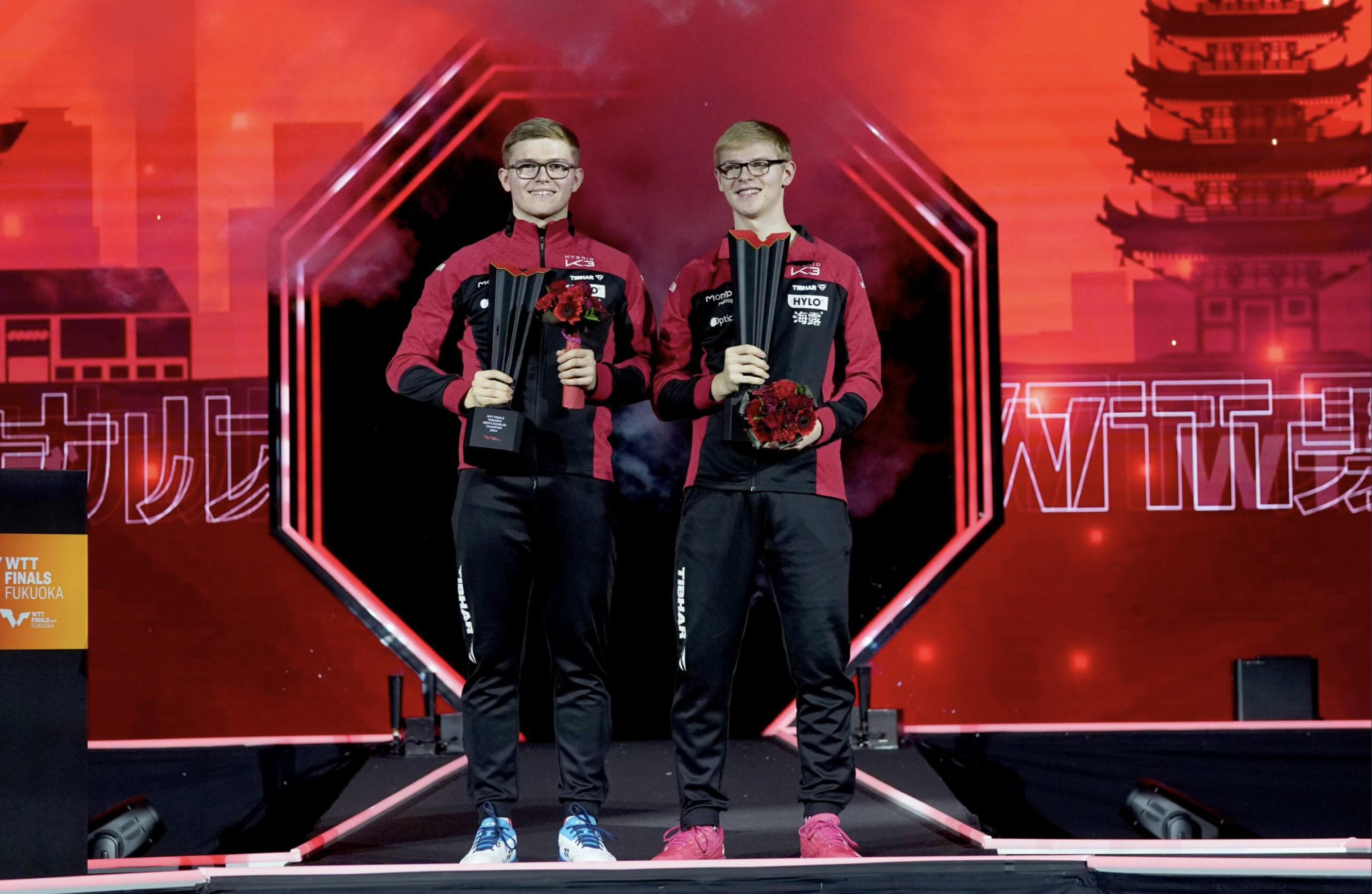 手握胜利！运动员成功晋级决赛