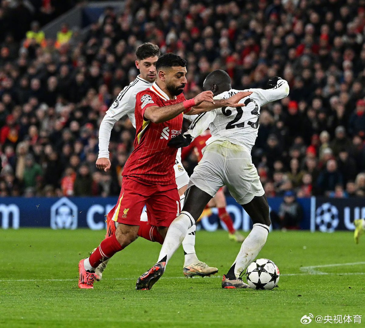 利物浦客场遭遇惨败，卫冕榜首颤抖