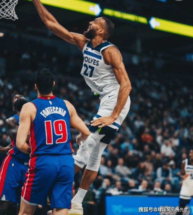 森林狼主场战胜活塞,取得胜利 森林狼主场战胜活塞,取得胜利
