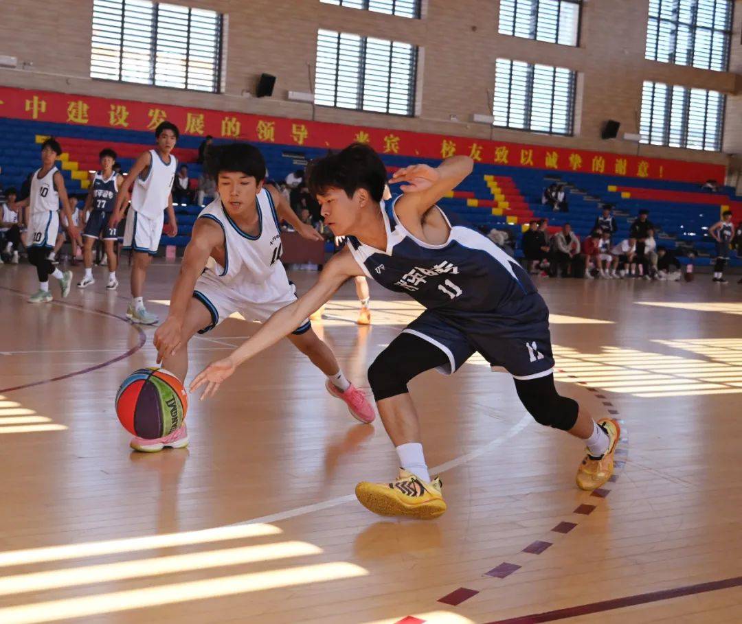 德信体育-精彩瞬间回放：球员们的激情拼搏