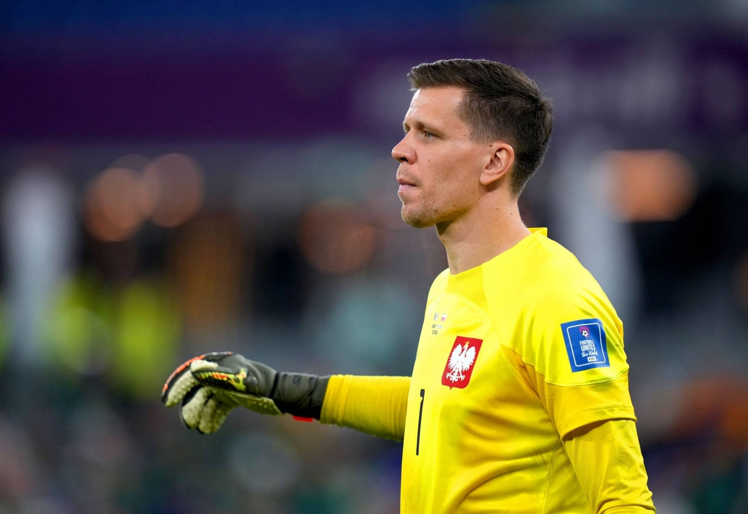 守护大门！比赛中门将神勇扑出致命一击