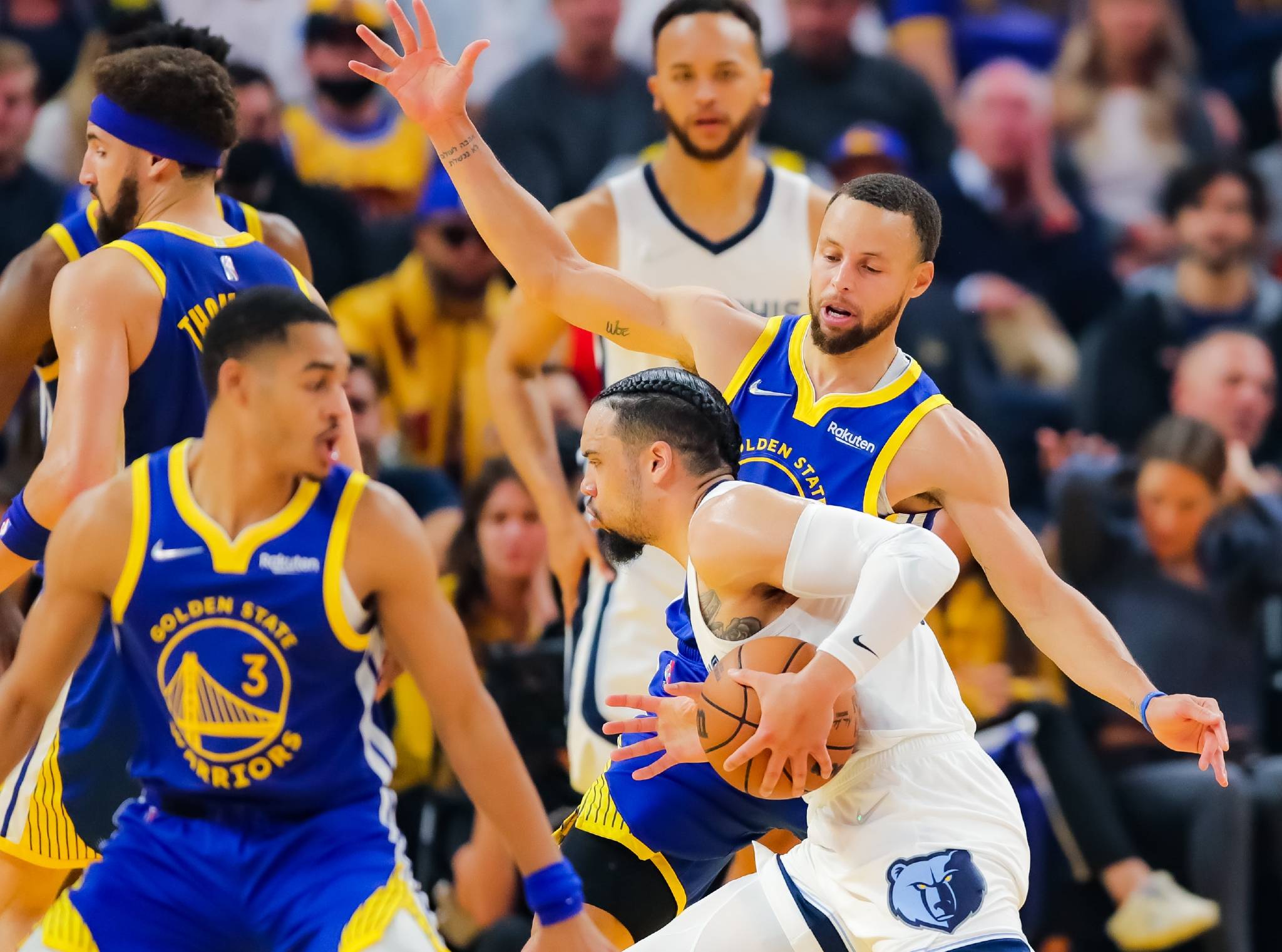 德信app下载-猛龙队力克竞争对手，夺得胜利