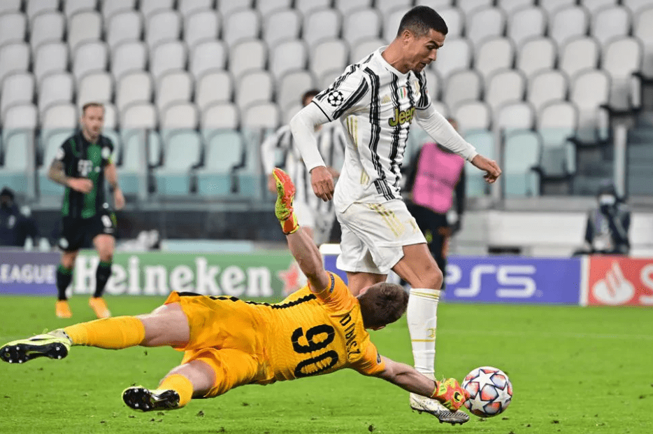 尤文中柱状态卓越服全队铭记欧冠战绩