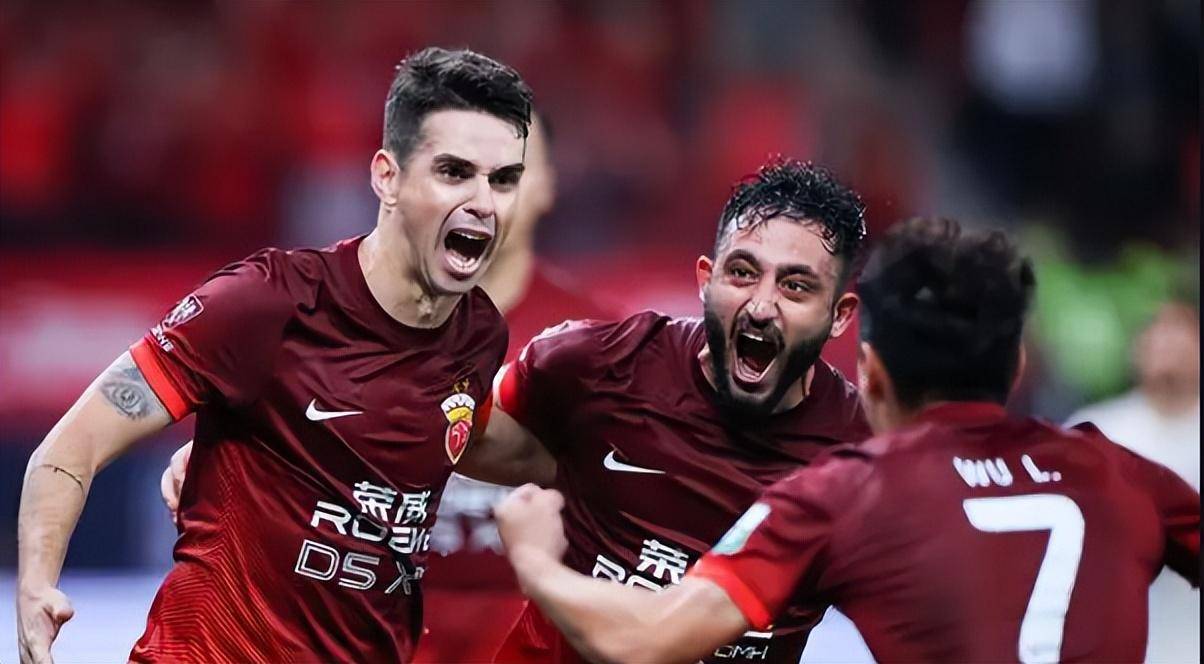 上海上港主场粉碎河南建业抵抗，夺得三分