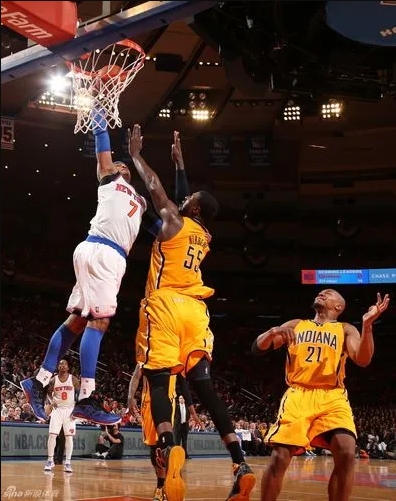 德信体育-步行者队中场突破成功，快速拉开比分