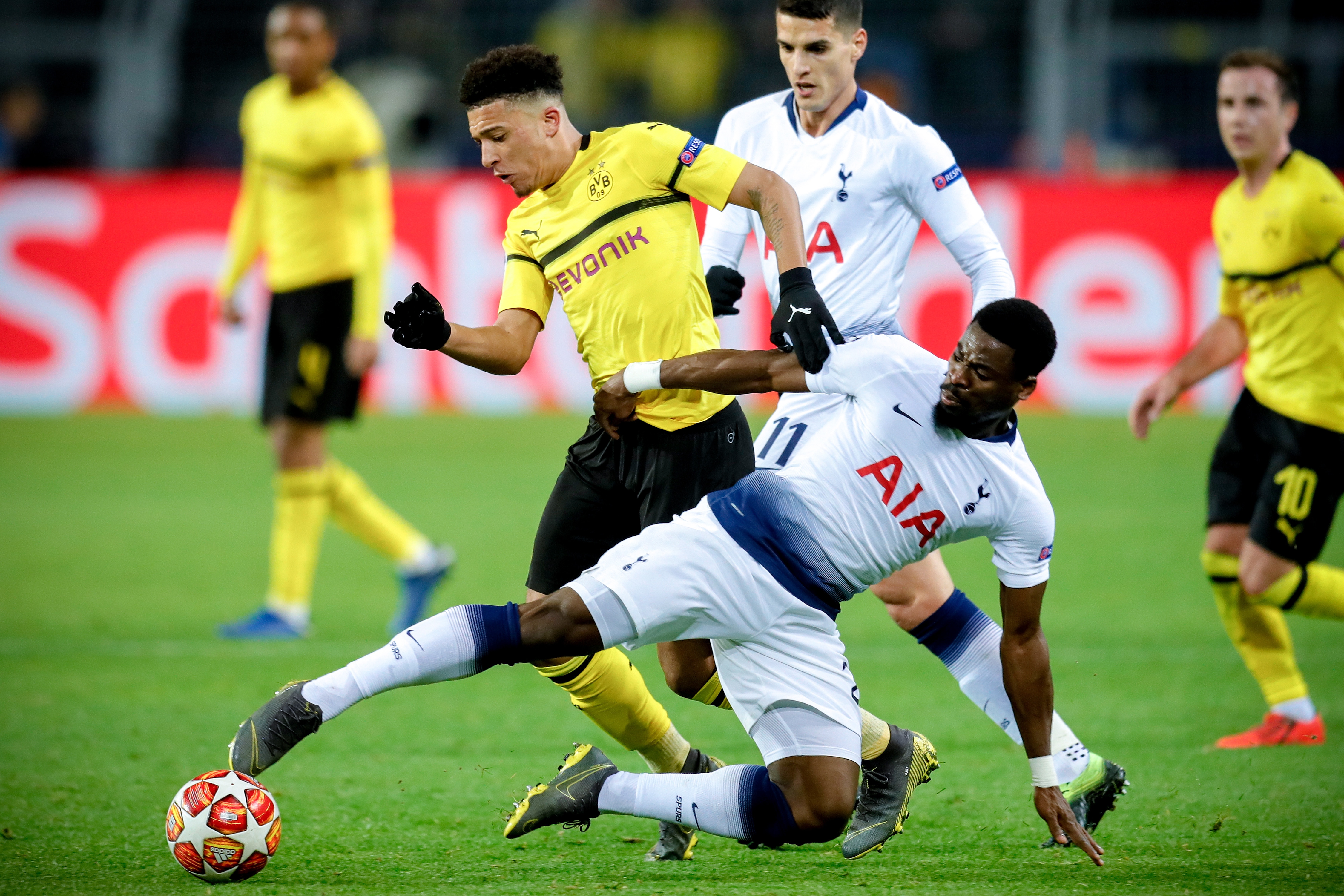 德信官网下载-巴贝尔梅开二度，热刺队豪取三分