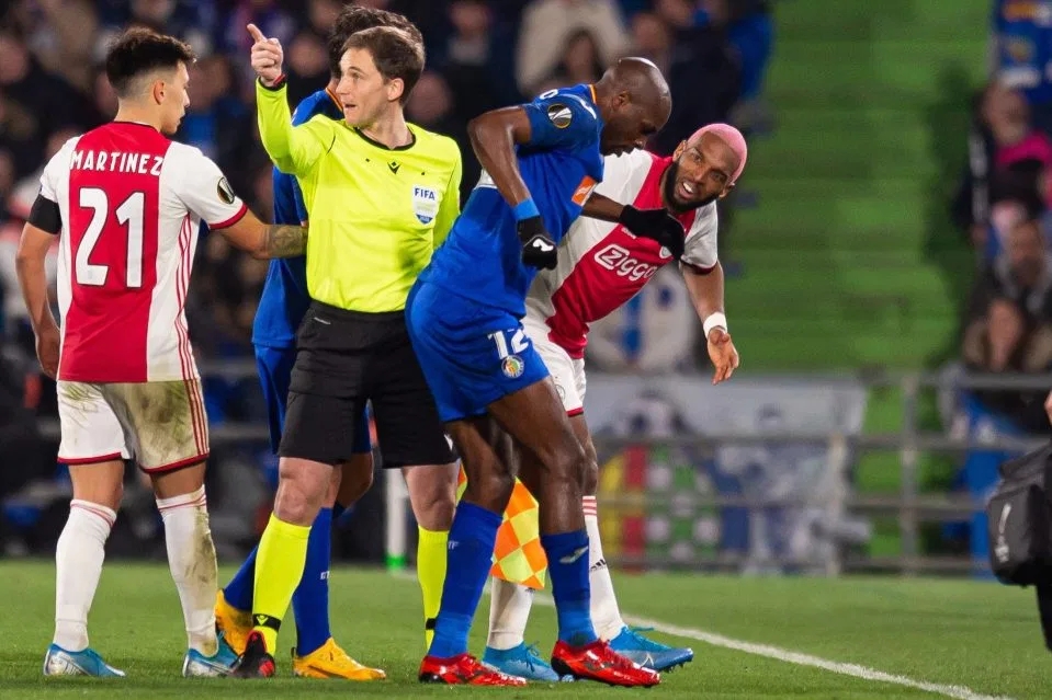 巴贝尔梅开二度，热刺队豪取三分