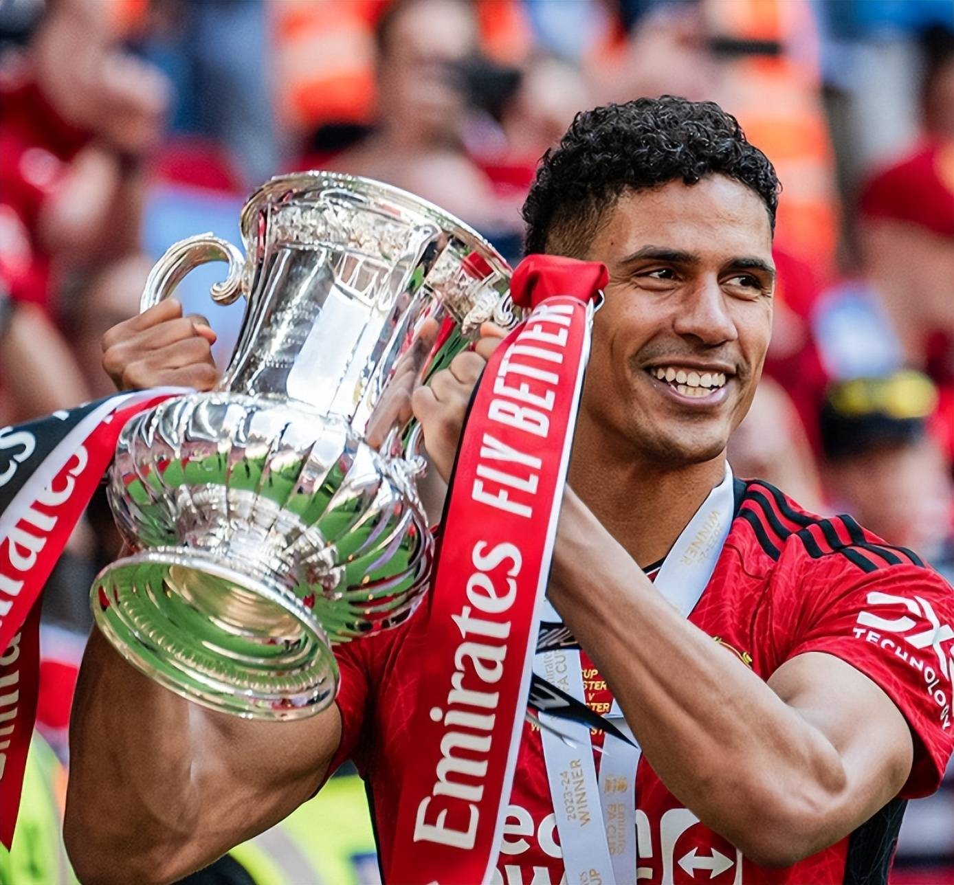 德信体育app下载-皇家马德里冷艳压制曼联，继续前行