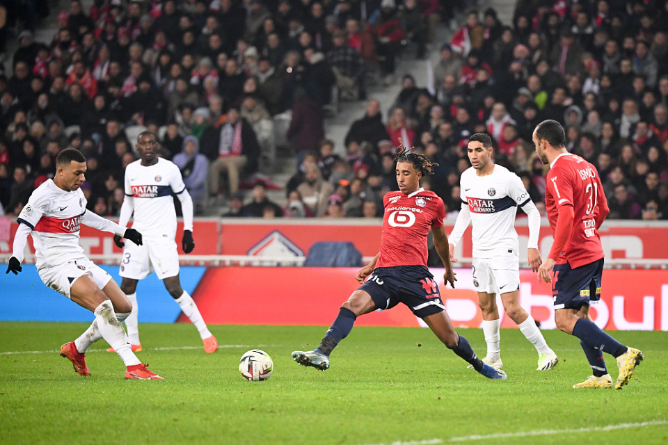 皇家马德里冷艳压制曼联，继续前行