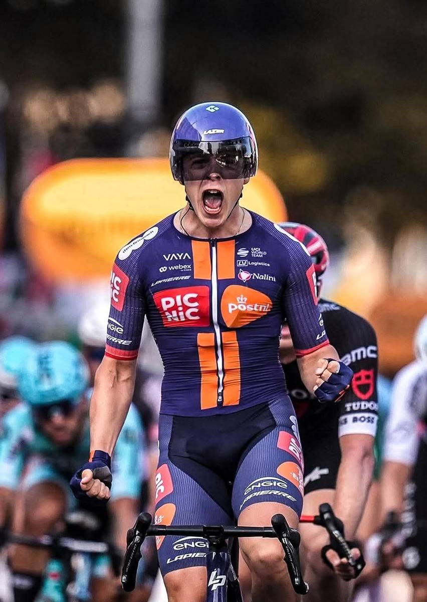 荷兰自行车选手速度惊人，击败对手