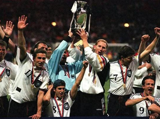 德信app-欧洲杯冠军巡礼：历届冠军风采展现