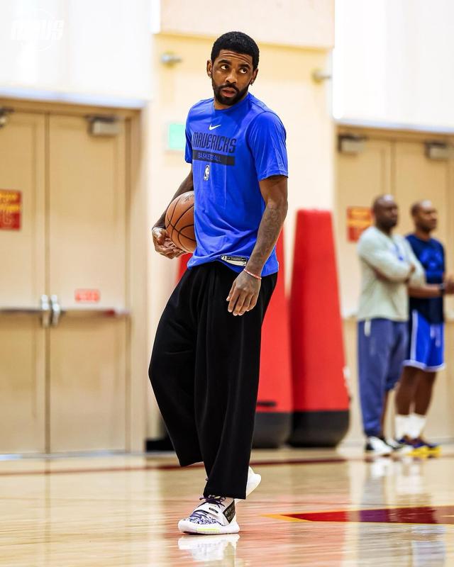 篮网队球员在家训练情况一览