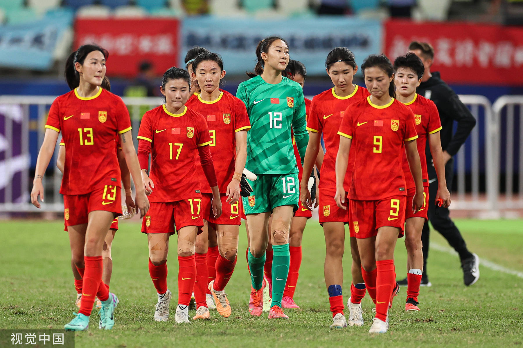 中国女足连续失败，媒体质疑队员训练态度