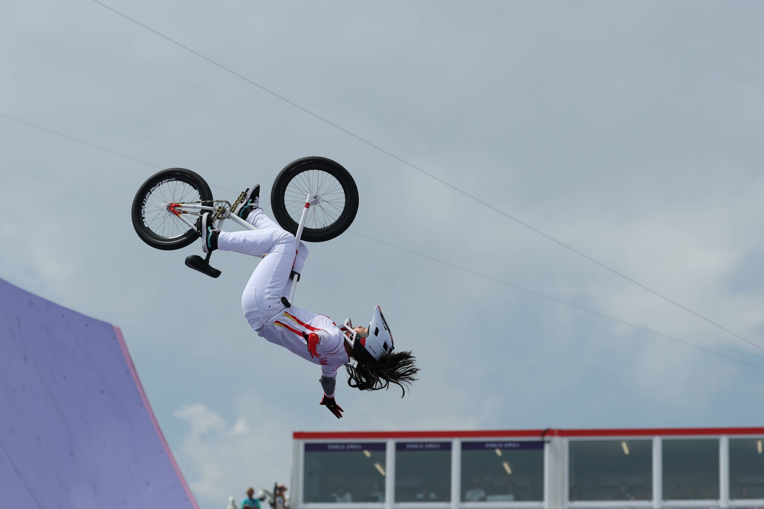 加拿大体操选手突破自我，勇夺金牌