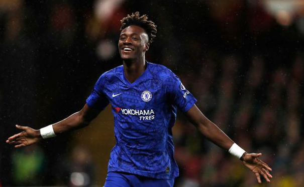 德信体育-尤文图斯主场失利，欧冠之路险象环生